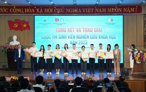Sinh viên Khoa Marketing, ĐH Đông Á đoạt giải nghiên cứu khoa học cấp thành phố 2023